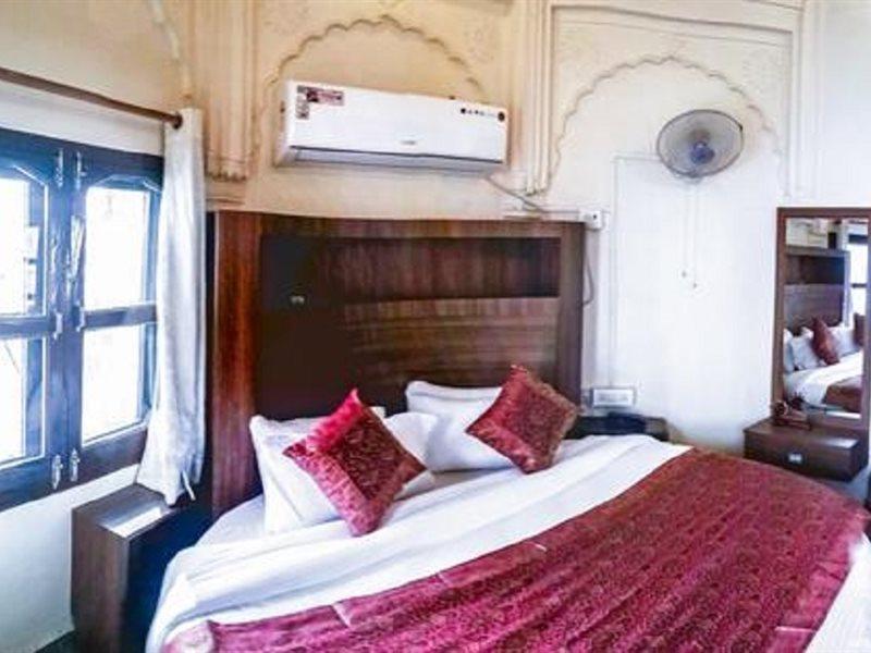 Dwivedi Hotels Palace On Steps Varanasi Exterior photo