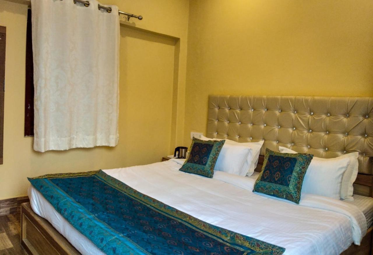 Dwivedi Hotels Palace On Steps Varanasi Exterior photo
