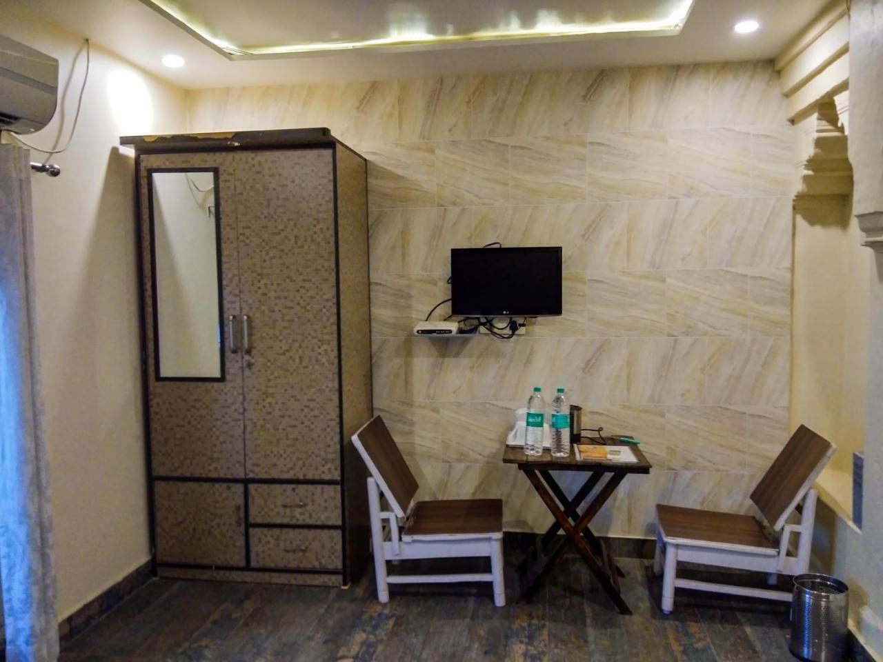 Dwivedi Hotels Palace On Steps Varanasi Exterior photo