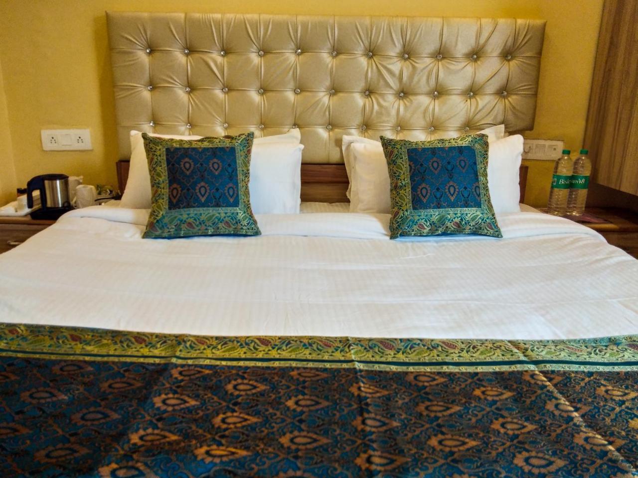 Dwivedi Hotels Palace On Steps Varanasi Exterior photo