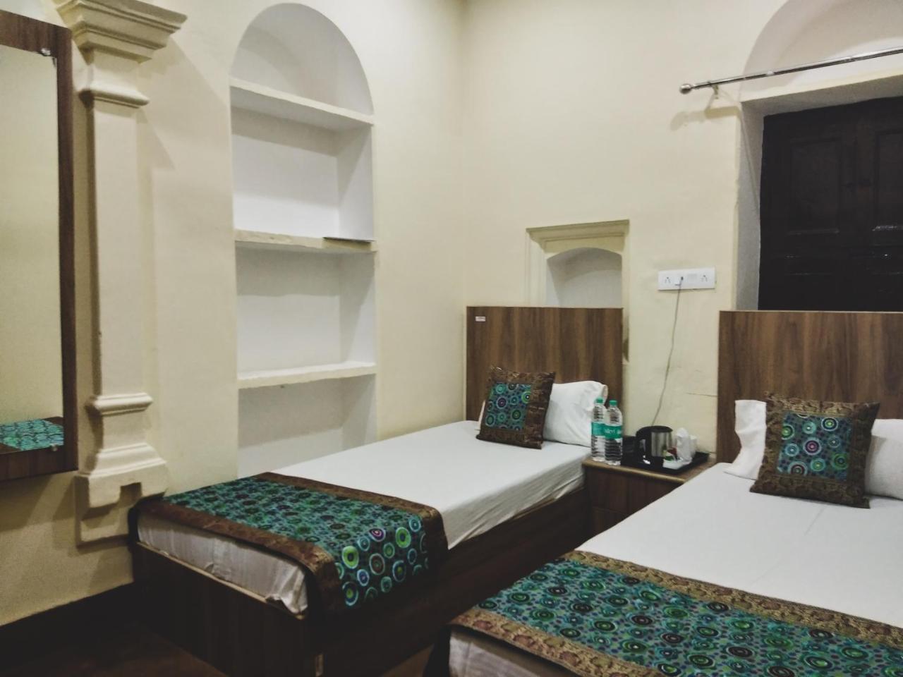 Dwivedi Hotels Palace On Steps Varanasi Exterior photo