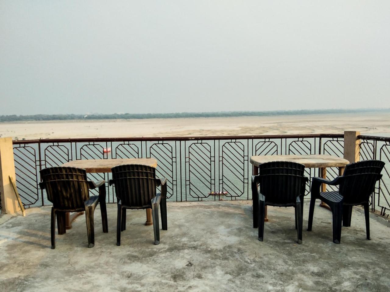 Dwivedi Hotels Palace On Steps Varanasi Exterior photo
