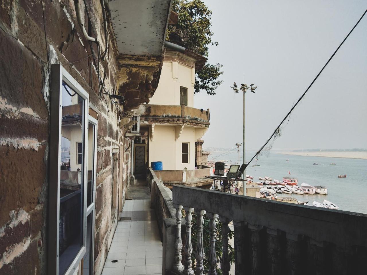 Dwivedi Hotels Palace On Steps Varanasi Exterior photo