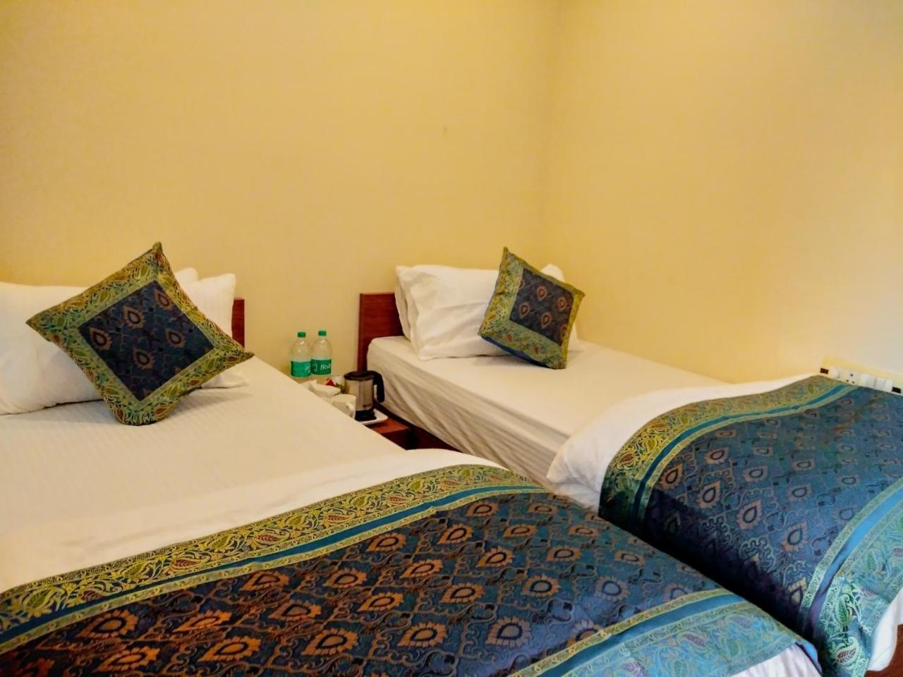 Dwivedi Hotels Palace On Steps Varanasi Exterior photo
