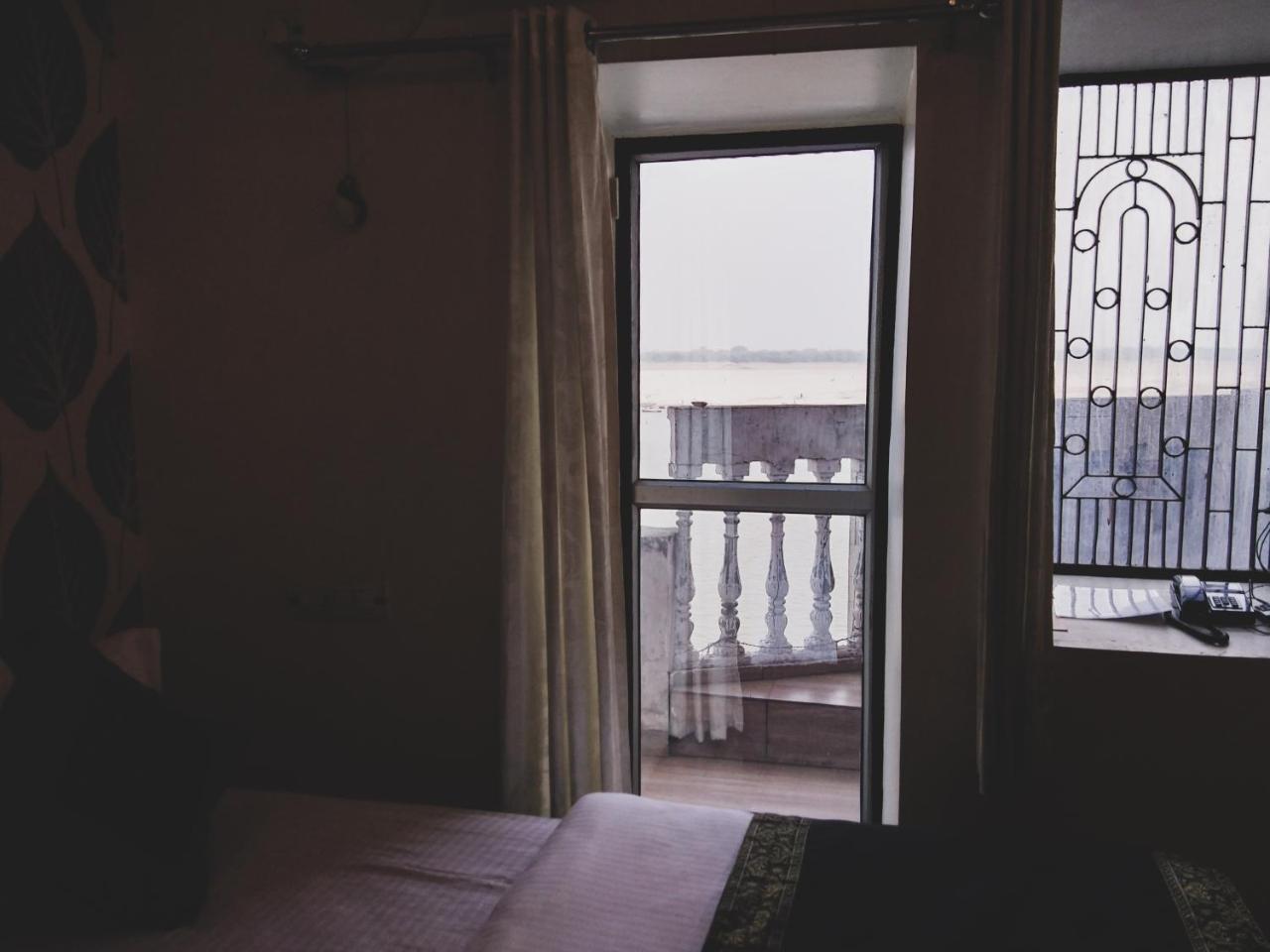 Dwivedi Hotels Palace On Steps Varanasi Exterior photo