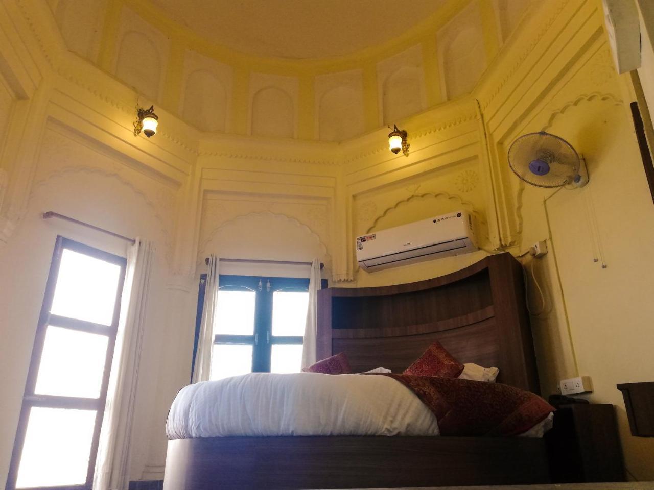Dwivedi Hotels Palace On Steps Varanasi Exterior photo
