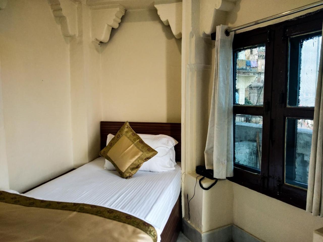 Dwivedi Hotels Palace On Steps Varanasi Exterior photo