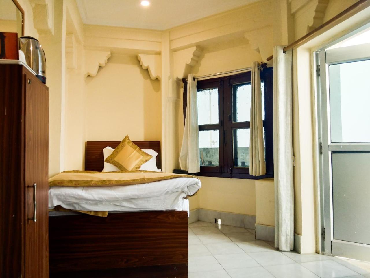 Dwivedi Hotels Palace On Steps Varanasi Exterior photo